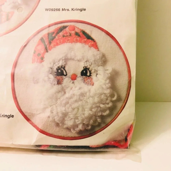 Vtg 1979 Bernat Holiday Hoops Christmas Stitchery Kit Mr Mrs Kringle  Santa - Picture 4 of 12